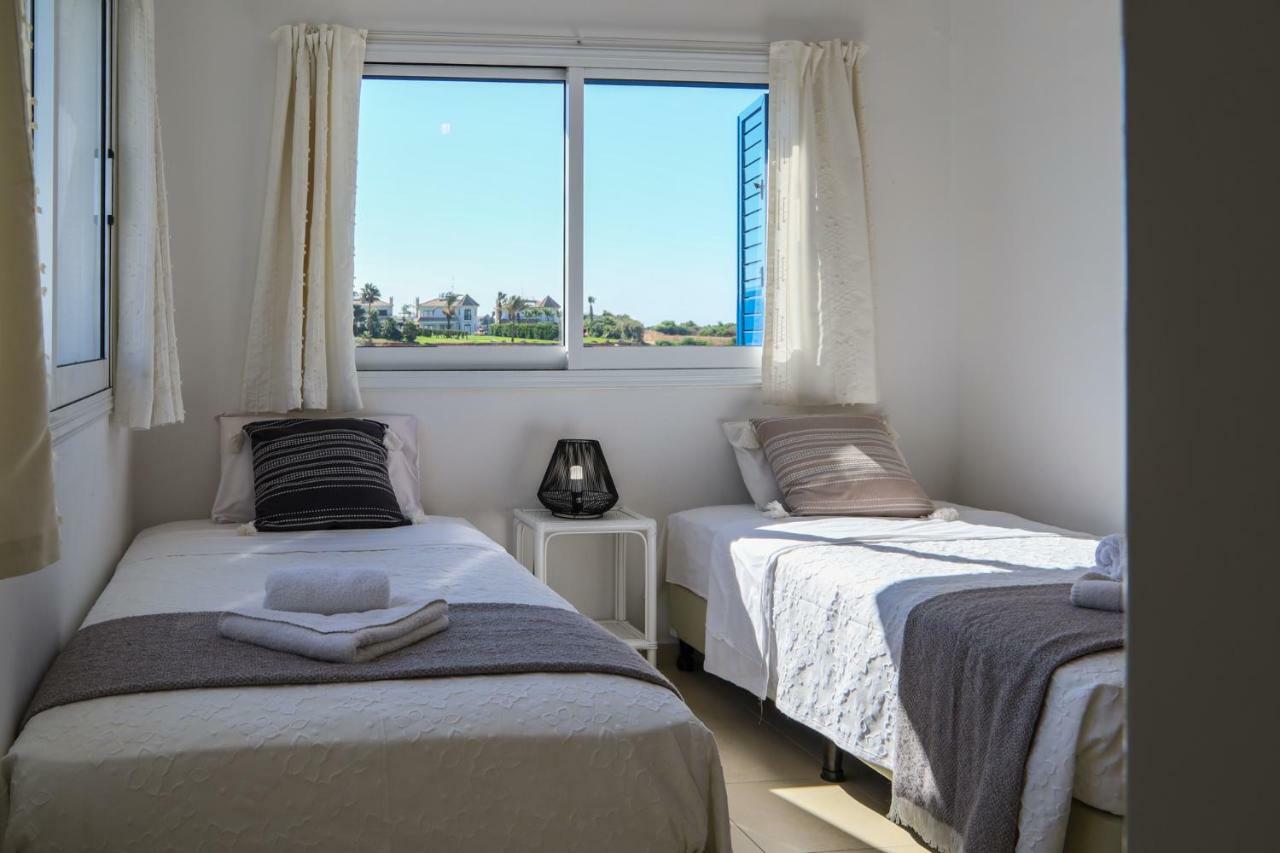 Phaedrus Living: Seaside Luxury Villa Anafi Paralimni Bagian luar foto