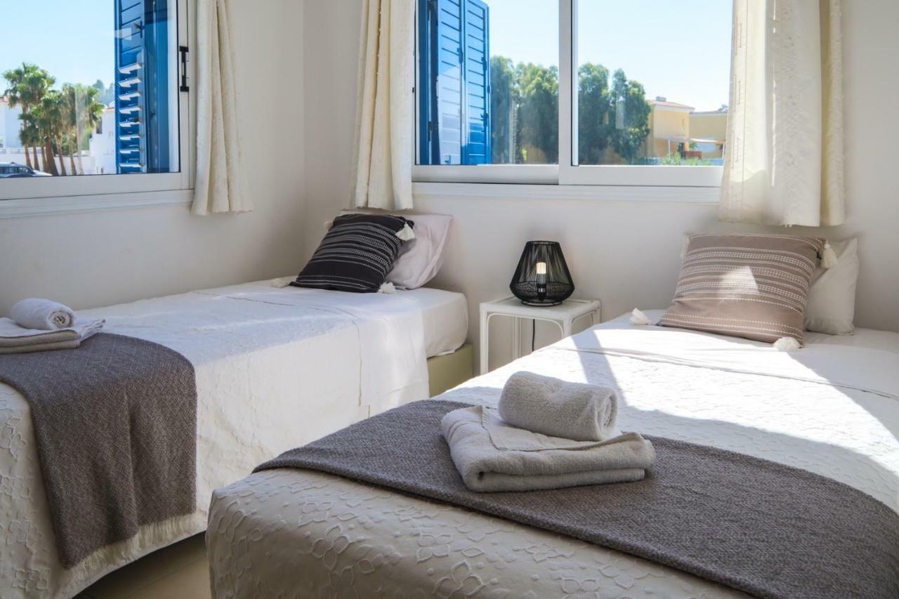 Phaedrus Living: Seaside Luxury Villa Anafi Paralimni Bagian luar foto